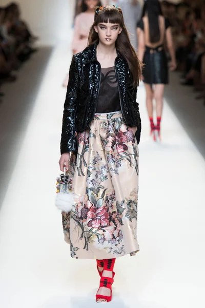 Look 32